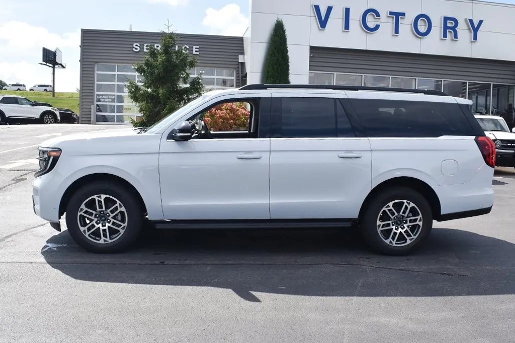 2025 Ford Expedition MAX photo 1