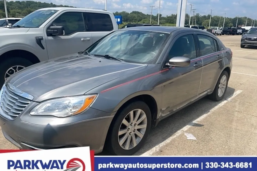 2011 Chrysler 200 Touring photo 1