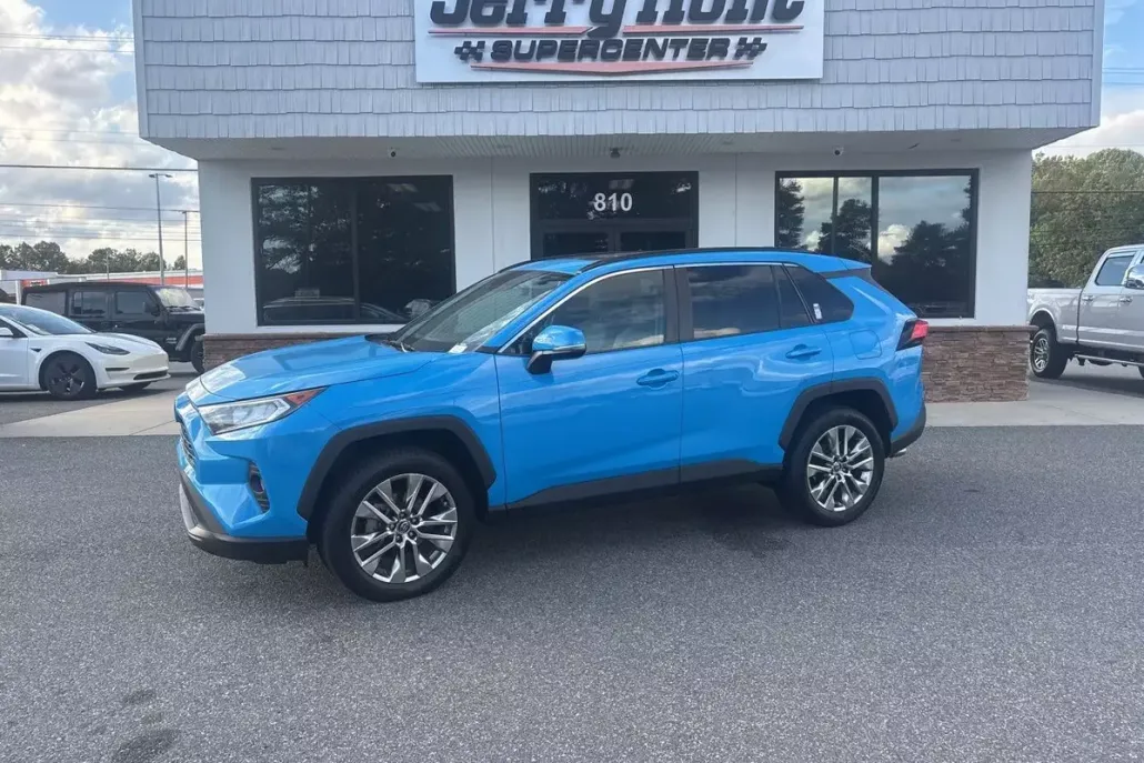 2020 Toyota RAV4 XLE Premium photo 1