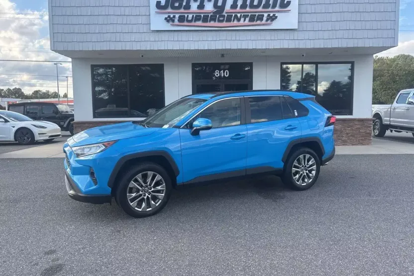 2020 Toyota RAV4 XLE Premium photo 1