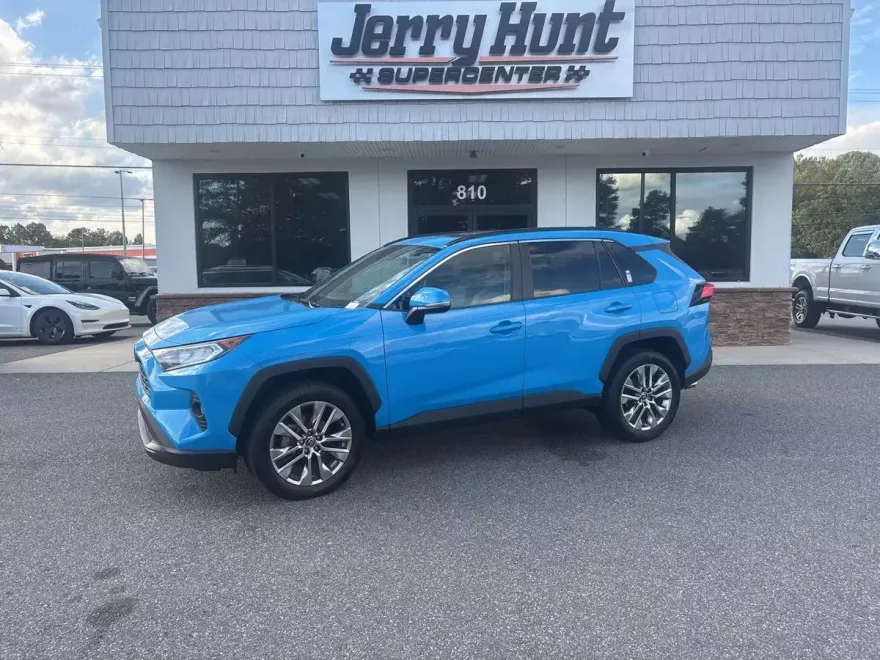 2020 Toyota RAV4 XLE Premium photo 1