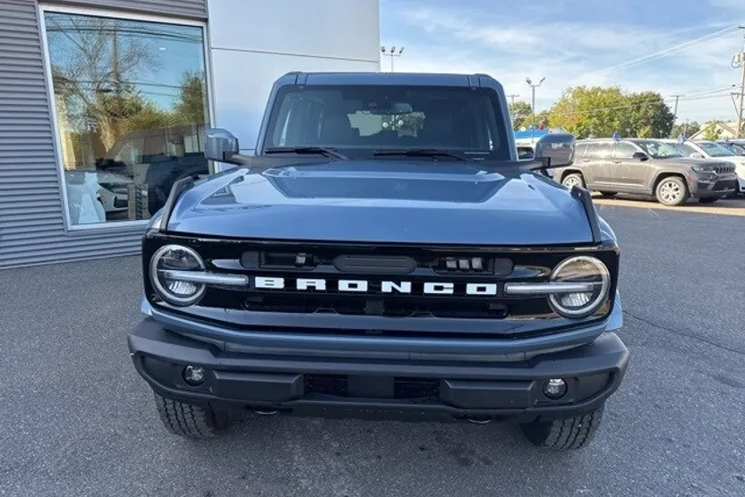 2025 Ford Bronco Outer Banks photo 1