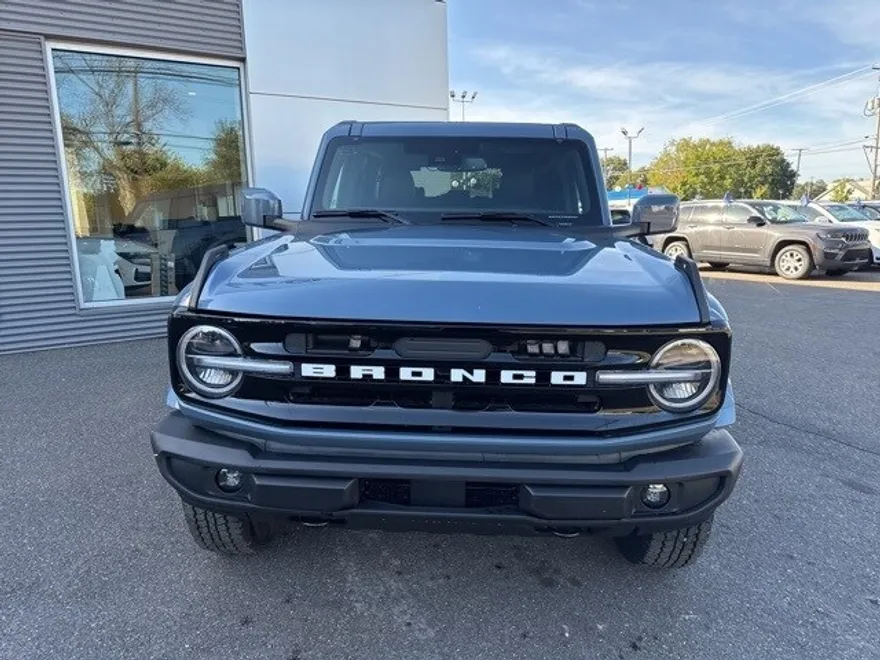 2025 Ford Bronco Outer Banks photo 1