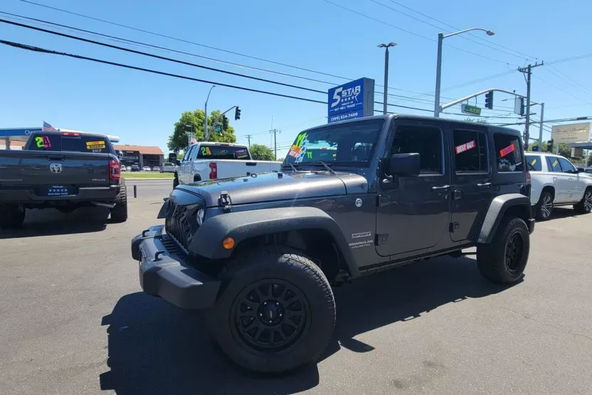 2017 Jeep Wrangler Unlimited Sport photo 1