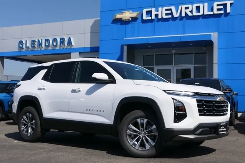 2026 Chevrolet Equinox LT photo 1