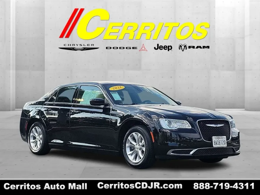 2021 Chrysler 300 Touring photo 1