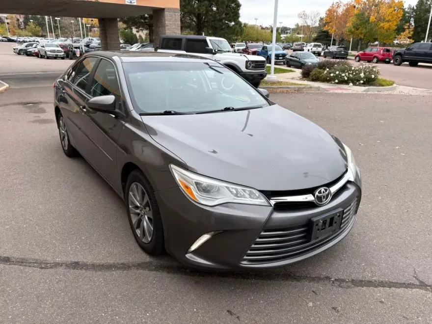 2015 Toyota Camry XLE V6 photo 1