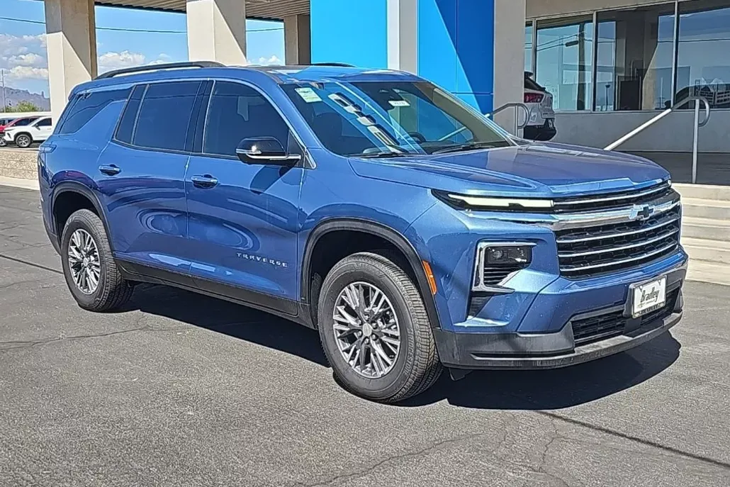 2025 Chevrolet Traverse photo 1
