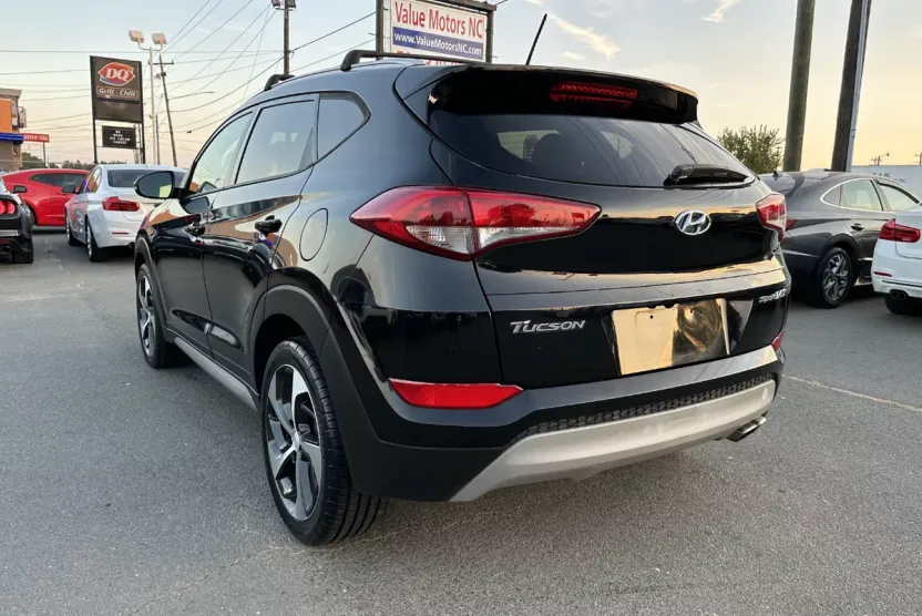2017 Hyundai Tucson Sport photo 1