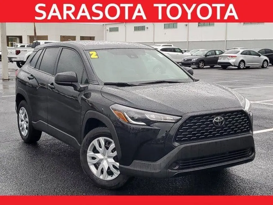 2022 Toyota Corolla Cross L photo 1