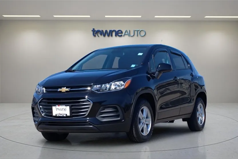 2022 Chevrolet Trax LS photo 1
