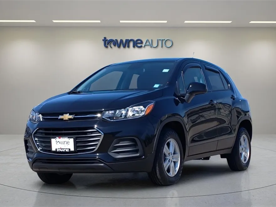 2022 Chevrolet Trax LS photo 1