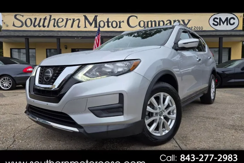 2018 Nissan Rogue SV photo 1