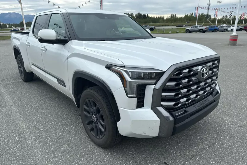 2024 Toyota Tundra Platinum photo 1