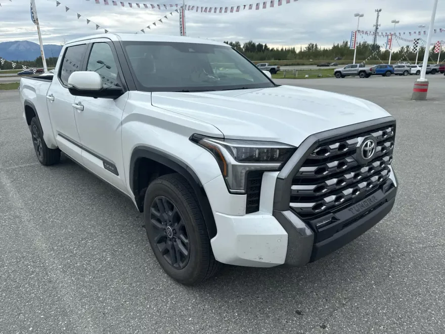 2024 Toyota Tundra Platinum photo 1