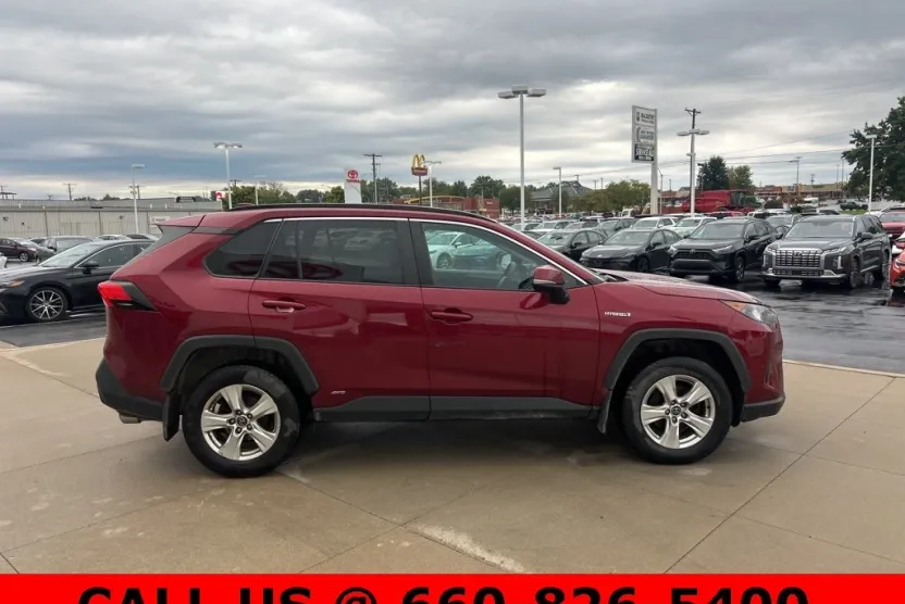2020 Toyota RAV4 Hybrid LE photo 1
