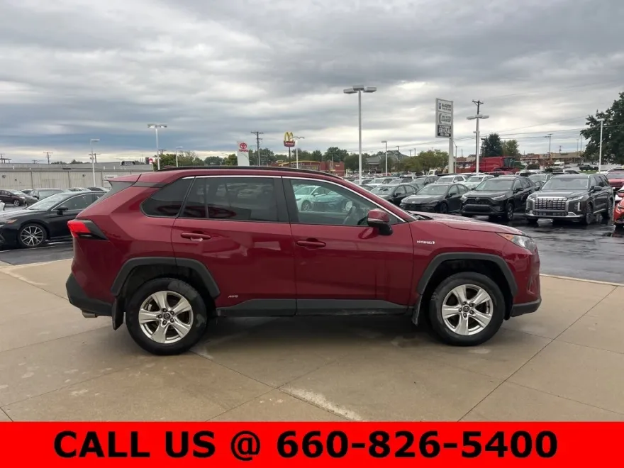 2020 Toyota RAV4 Hybrid LE photo 1