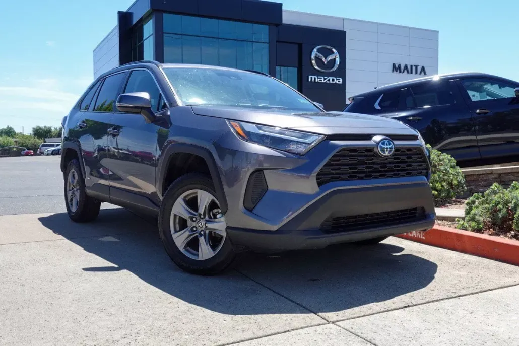 2024 Toyota RAV4 Hybrid XLE photo 1