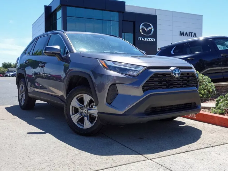 2024 Toyota RAV4 Hybrid XLE photo 1