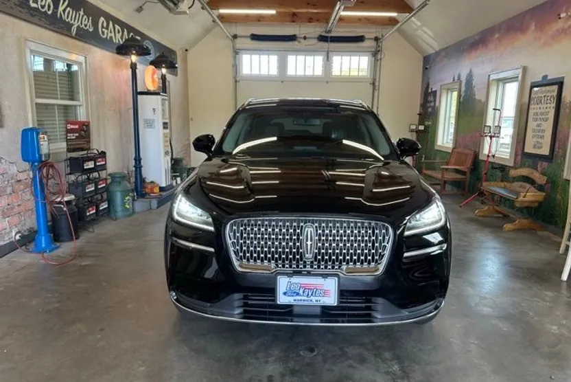 2022 Lincoln Corsair Standard photo 1