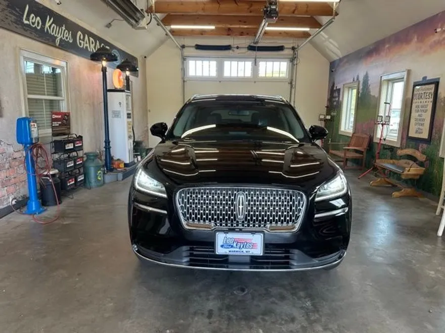 2022 Lincoln Corsair Standard photo 1