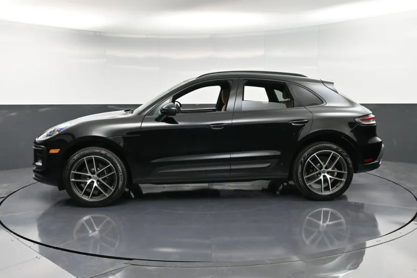 2025 Porsche Macan T photo 1
