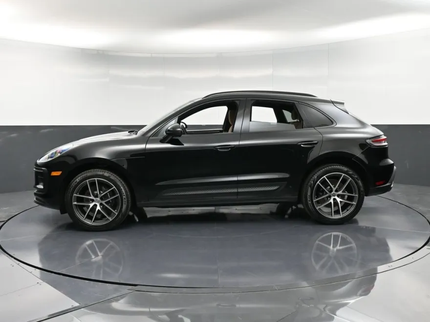 2025 Porsche Macan T photo 1