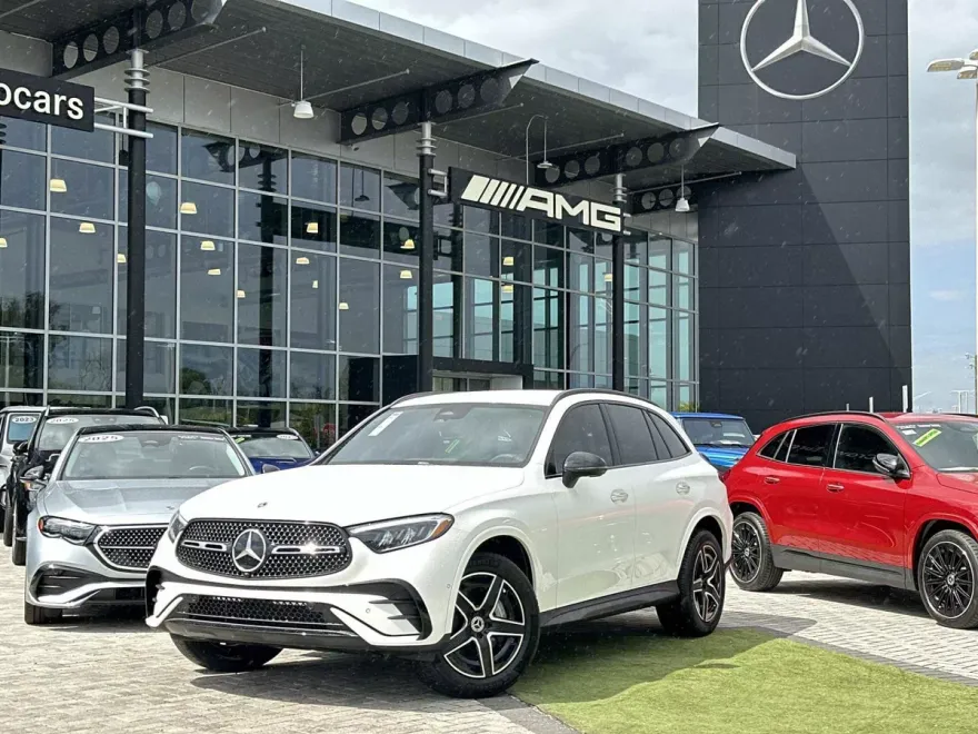 2026 Mercedes Benz GLC 300 photo 1