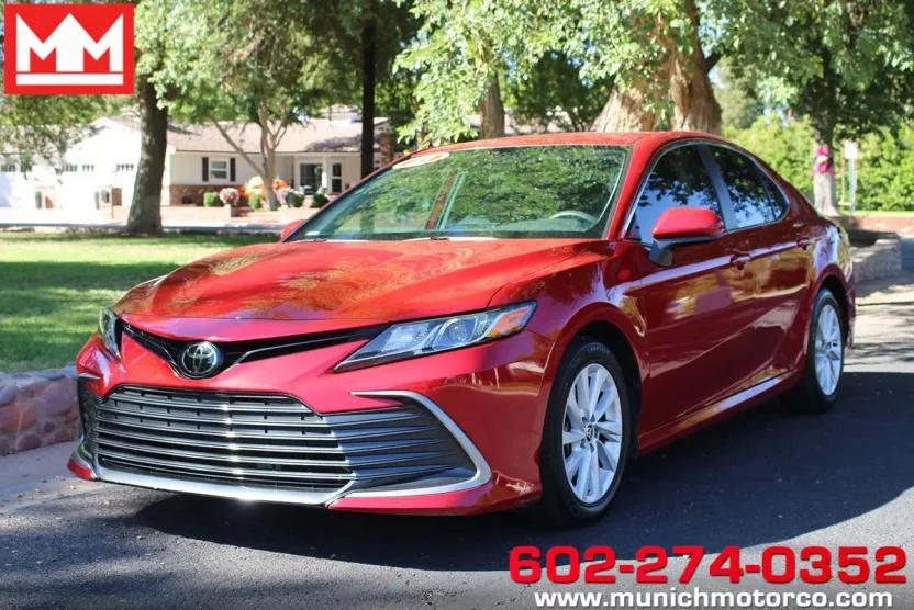 2023 Toyota Camry LE photo 1