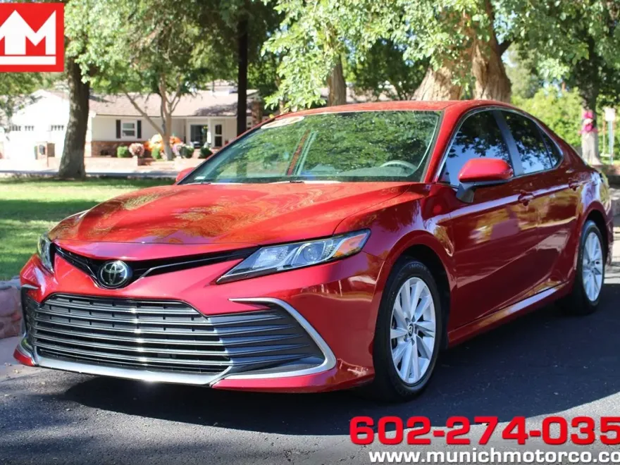 2023 Toyota Camry LE photo 1