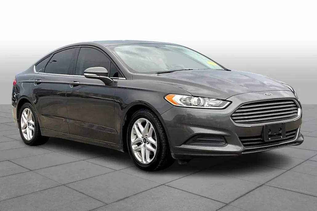 2016 Ford Fusion SE photo 1