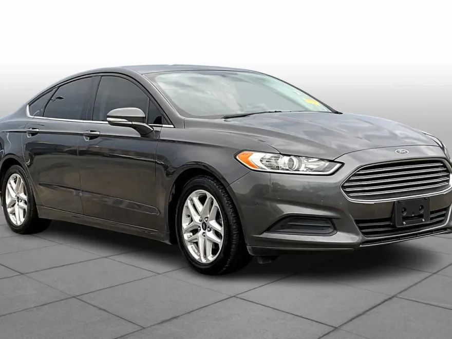 2016 Ford Fusion SE photo 1