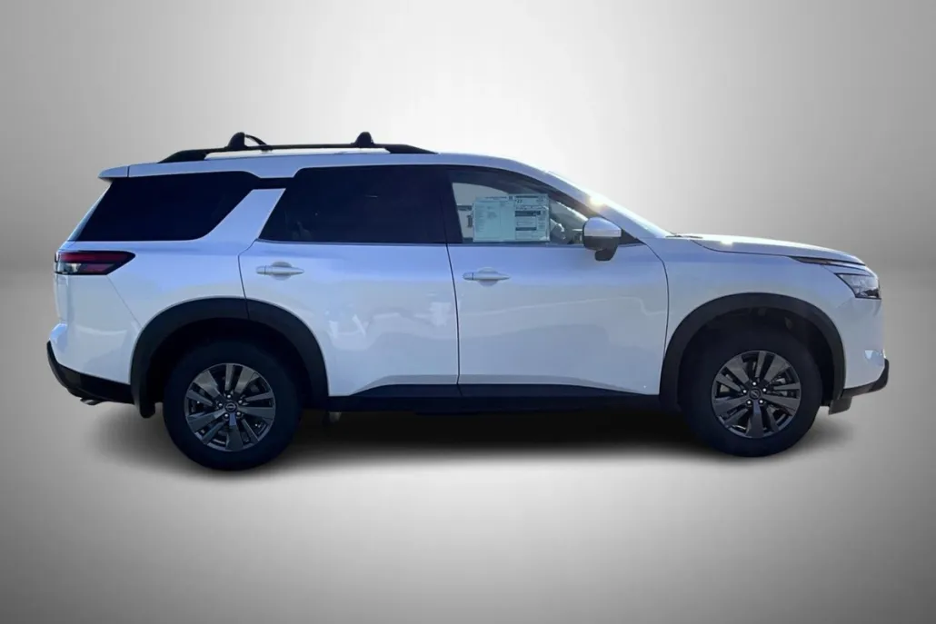 2025 Nissan Pathfinder SV photo 1