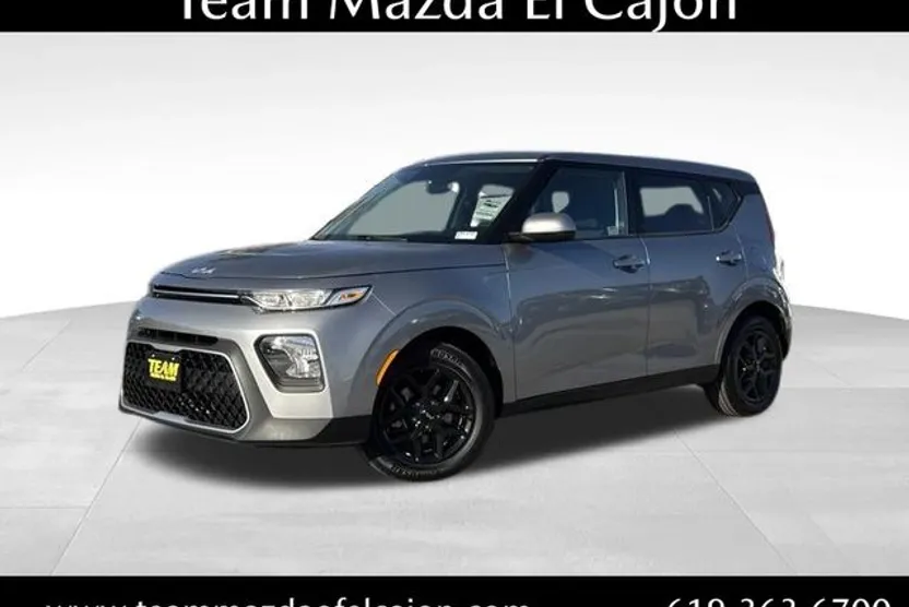 2022 Kia Soul LX photo 1
