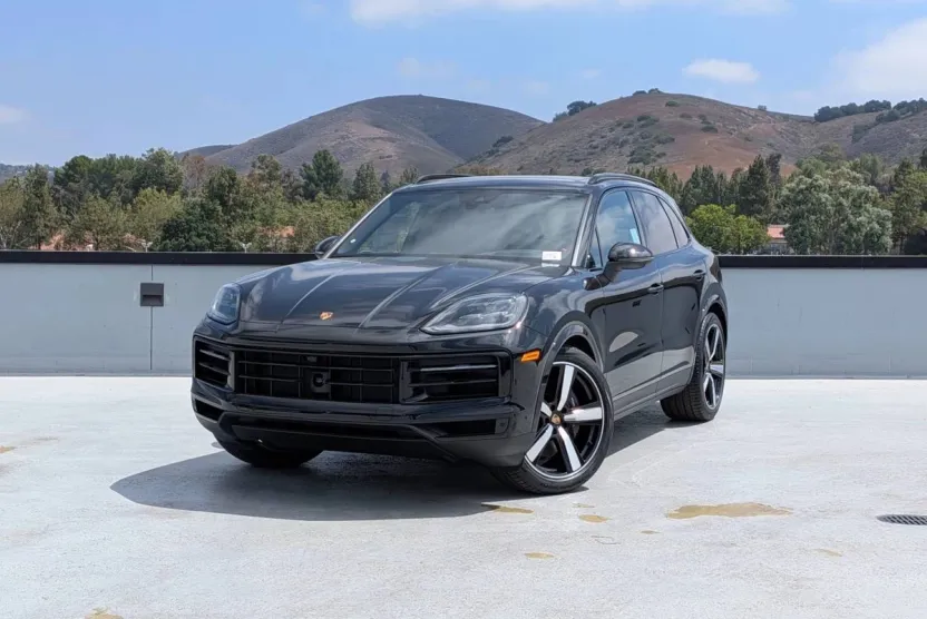 2025 Porsche Cayenne photo 1