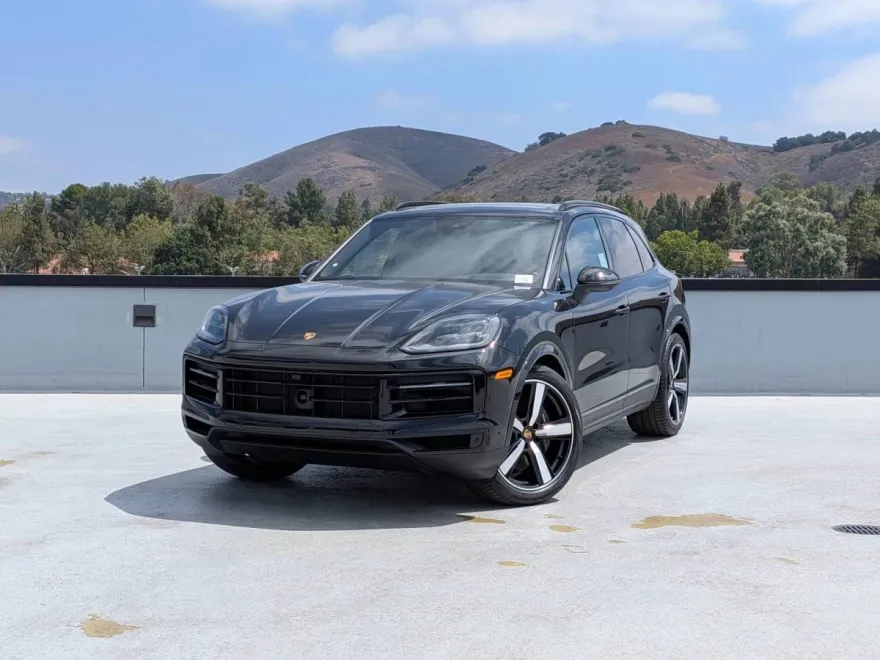 2025 Porsche Cayenne photo 1