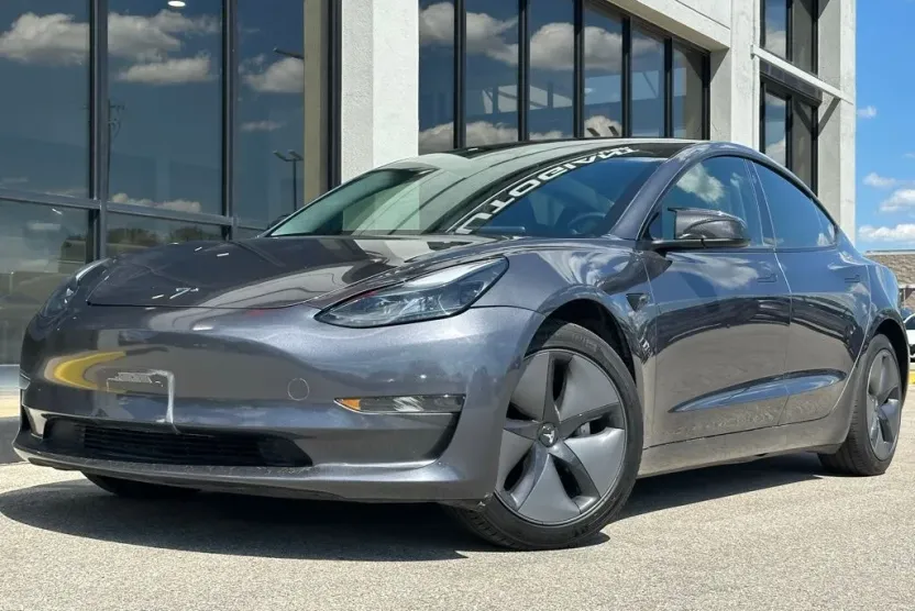 2023 Tesla Model 3 photo 1