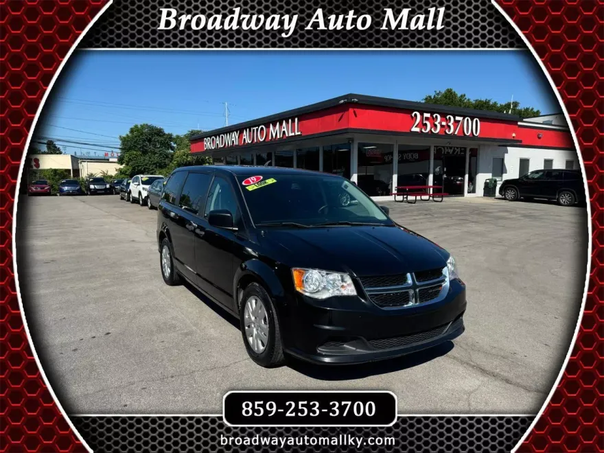 2019 Dodge Grand Caravan SE photo 1