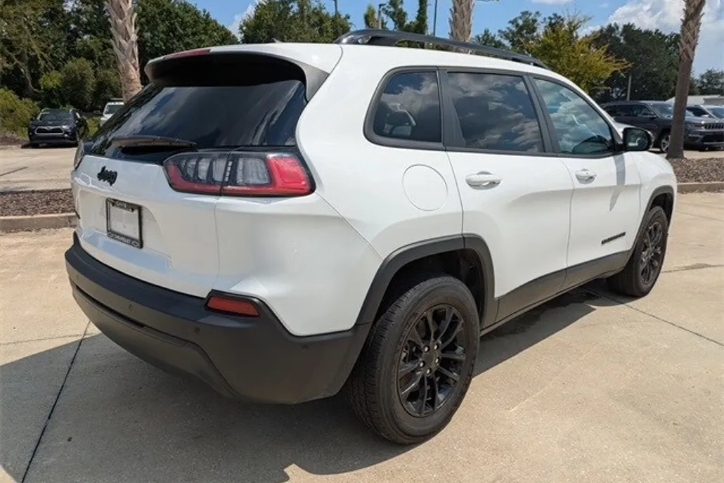 2023 Jeep Cherokee Altitude photo 1