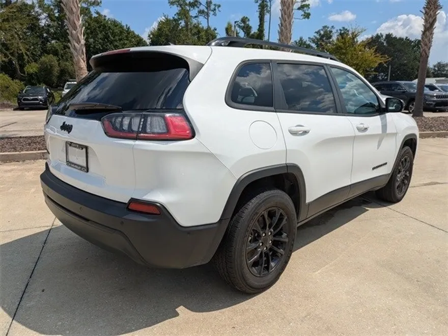 2023 Jeep Cherokee Altitude photo 1