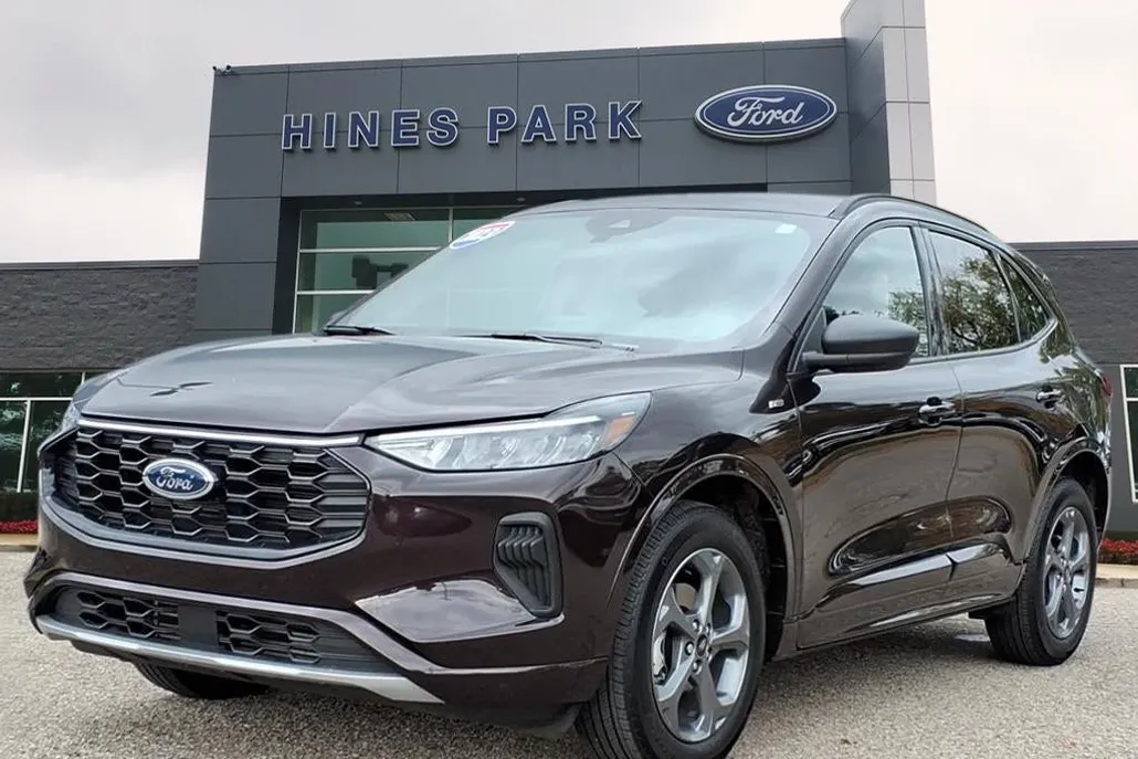 2023 Ford Escape ST-Line photo 1