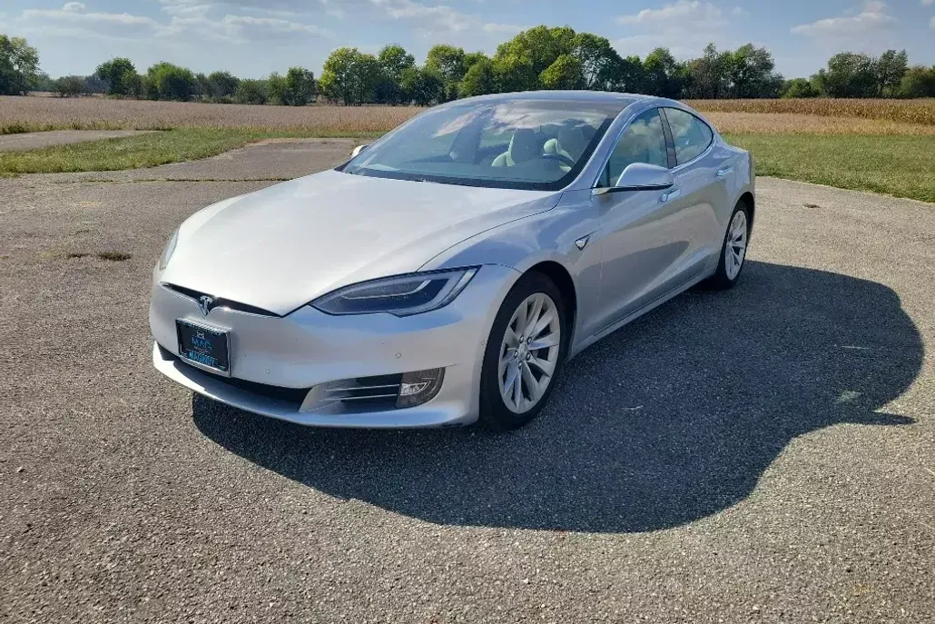 2017 Tesla Model S Long Range photo 1