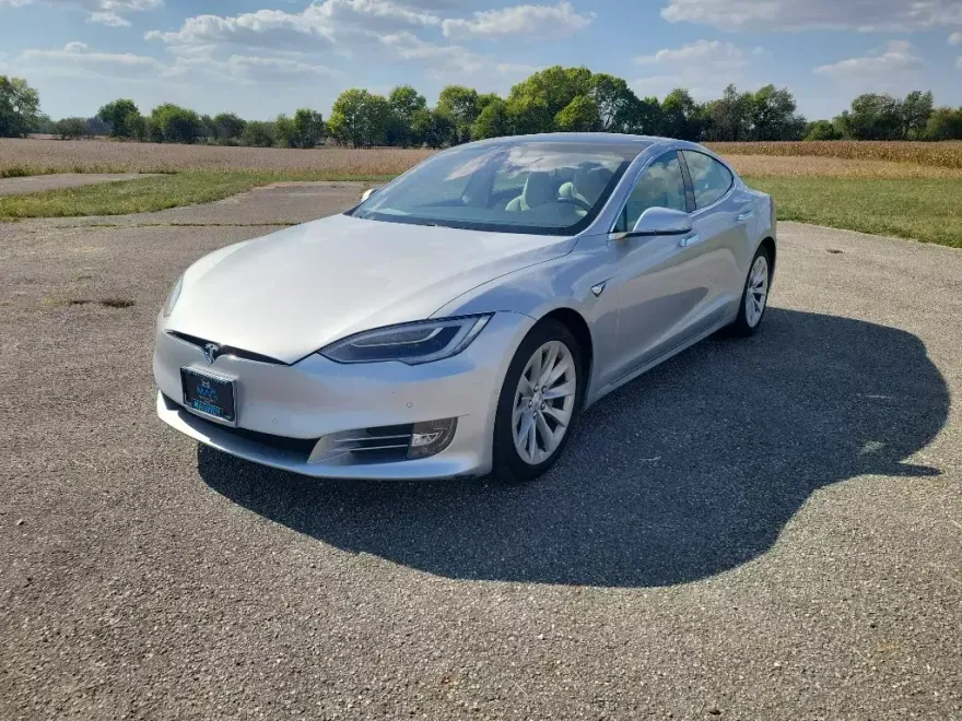 2017 Tesla Model S Long Range photo 1