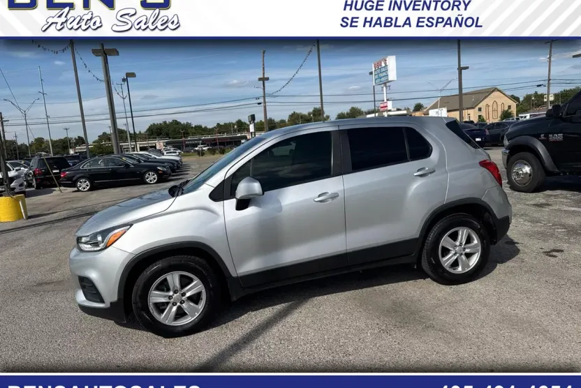 2020 Chevrolet Trax LS photo 1