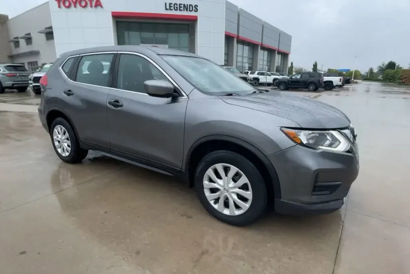 2017 Nissan Rogue S photo 1