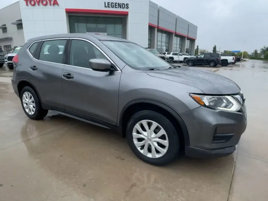 2017 Nissan Rogue S photo 1