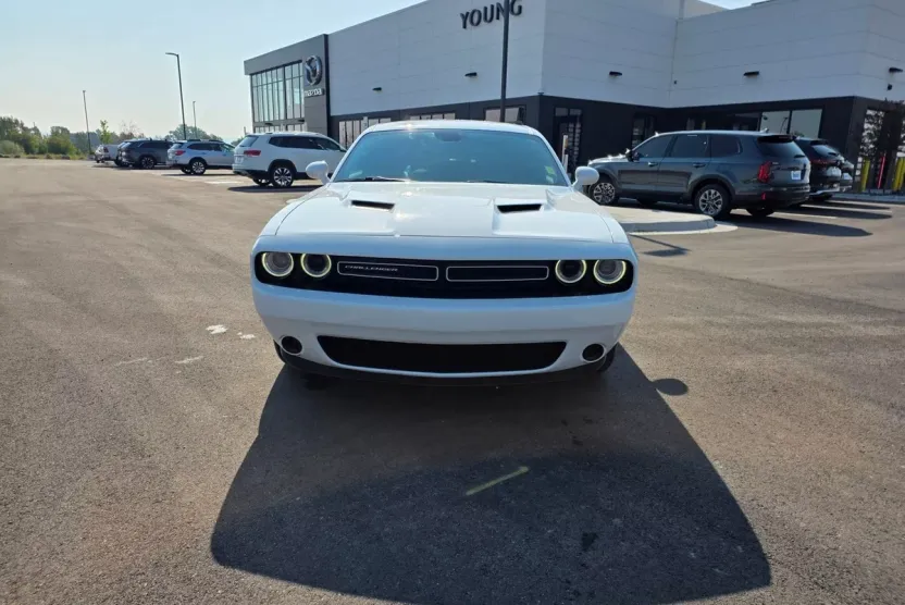2023 Dodge Challenger SXT photo 1