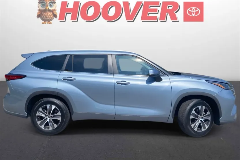 2023 Toyota Highlander XLE photo 1