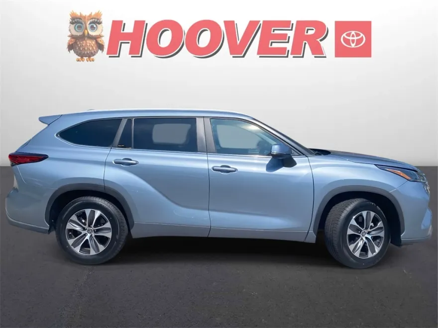 2023 Toyota Highlander XLE photo 1