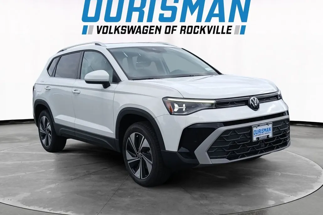 2025 Volkswagen Taos SE photo 1